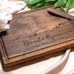 Personalized Cutting Board, Mountain view Custom Wedding, Anniversary or Ski Chalet Housewarming, hiker Gift Idea, Wood Engraved Apres Ski Charcuterie, for Couples and Friends, Minimalist Charlevoix Mountain Theme Design 103